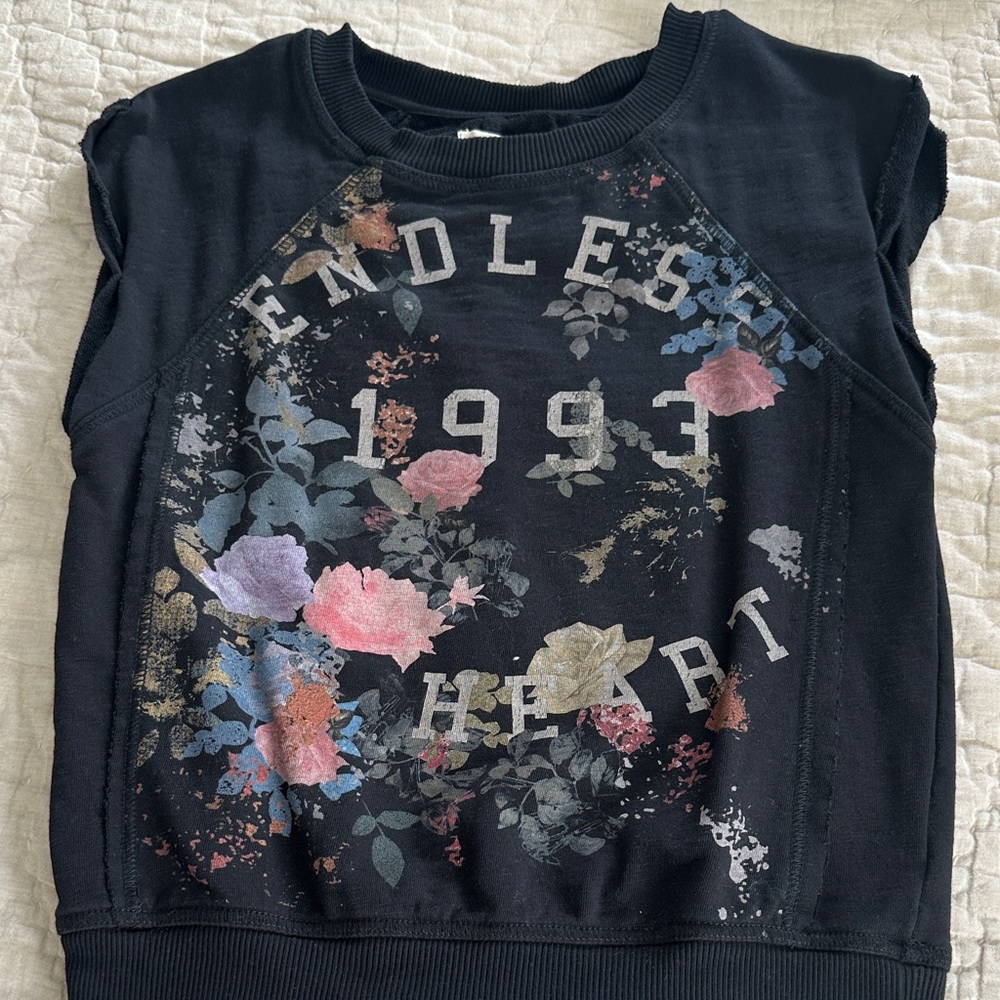 Graphic cap sleeve sweatshirt